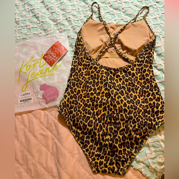 KORTNI JEAN One-Piece Sporty “Classic Cheetah” Sz M - NWT - Picture 7 of 9
